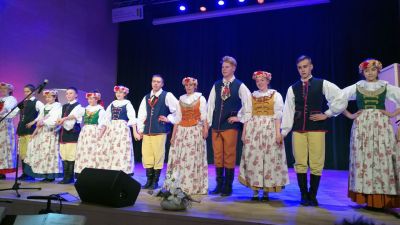 Zesp&oacute;ł Pieśni i Tańca Siemianowice na scenie