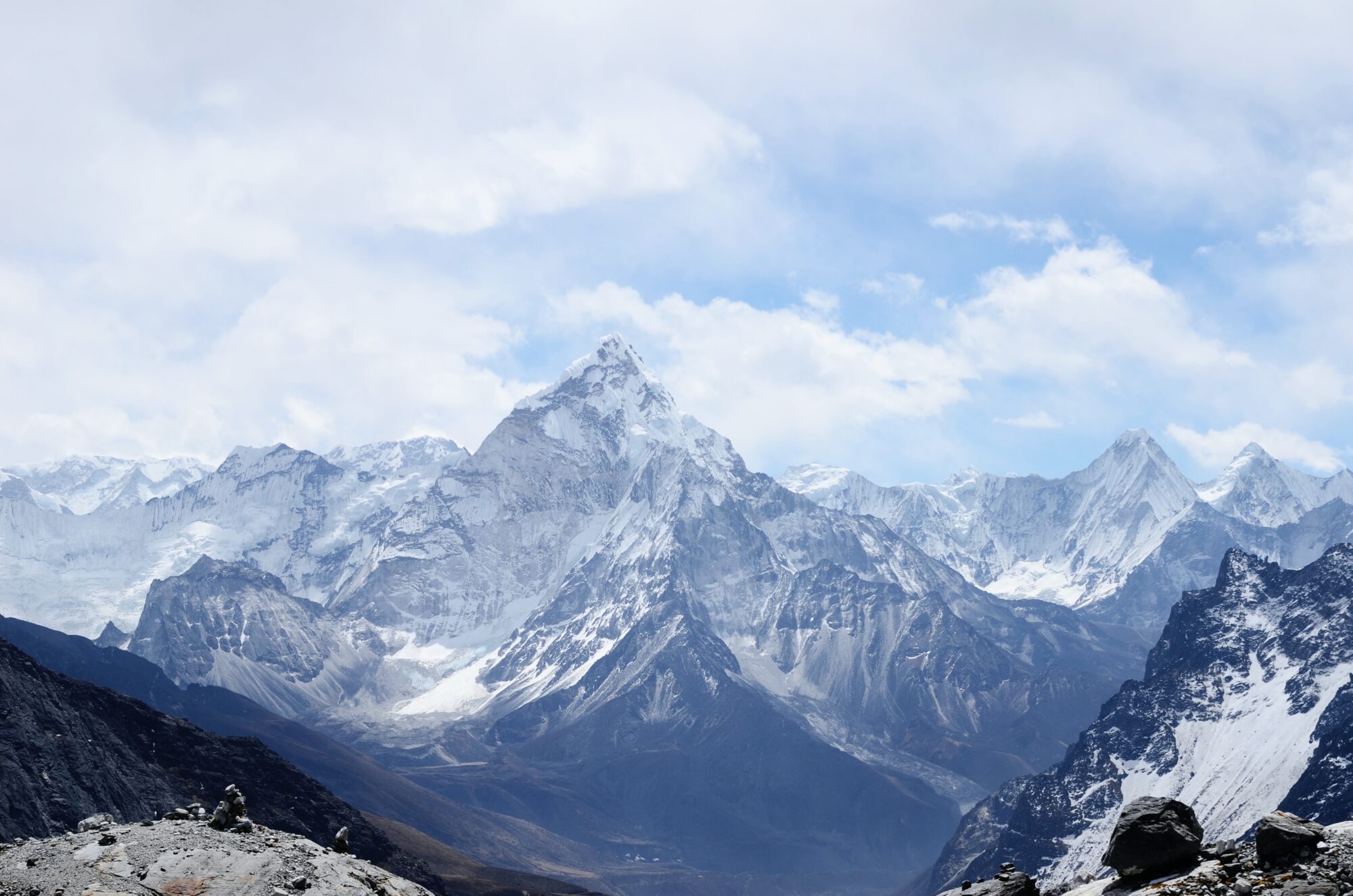 Widok na pasmo górskie w Himalajach