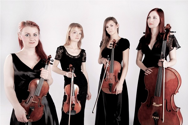 Na zdjęciu artystki kwartetu smyczkowego Crystal String Quartet.