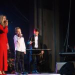 Rodzina Wantuła podczas wykonywania koncertu świąteczno-karnawałowego na scenie SCK- Bytków
