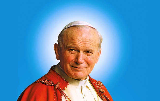 Postać uśmiechniętego, patrzącego w prawą stronę Papieża - Jana Pawła II na niebieskim tle.